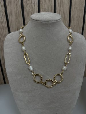 Classic Faux Pearls Short Necklace In Gold-Tone